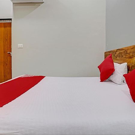 Oyo Flagship Hotel 9 Surat Exterior foto