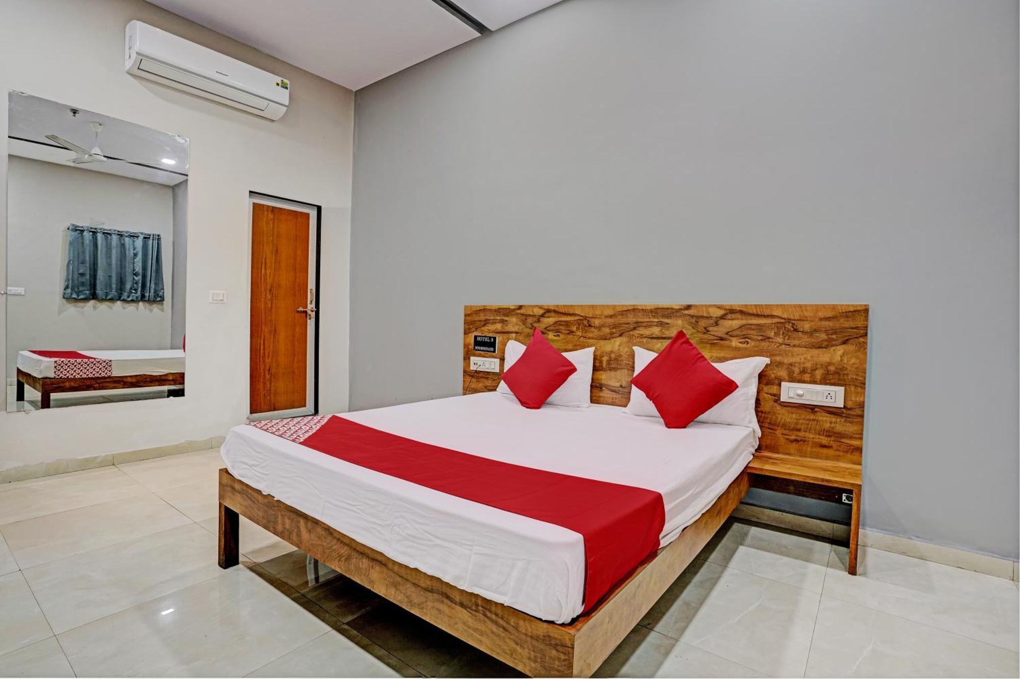 Oyo Flagship Hotel 9 Surat Exterior foto